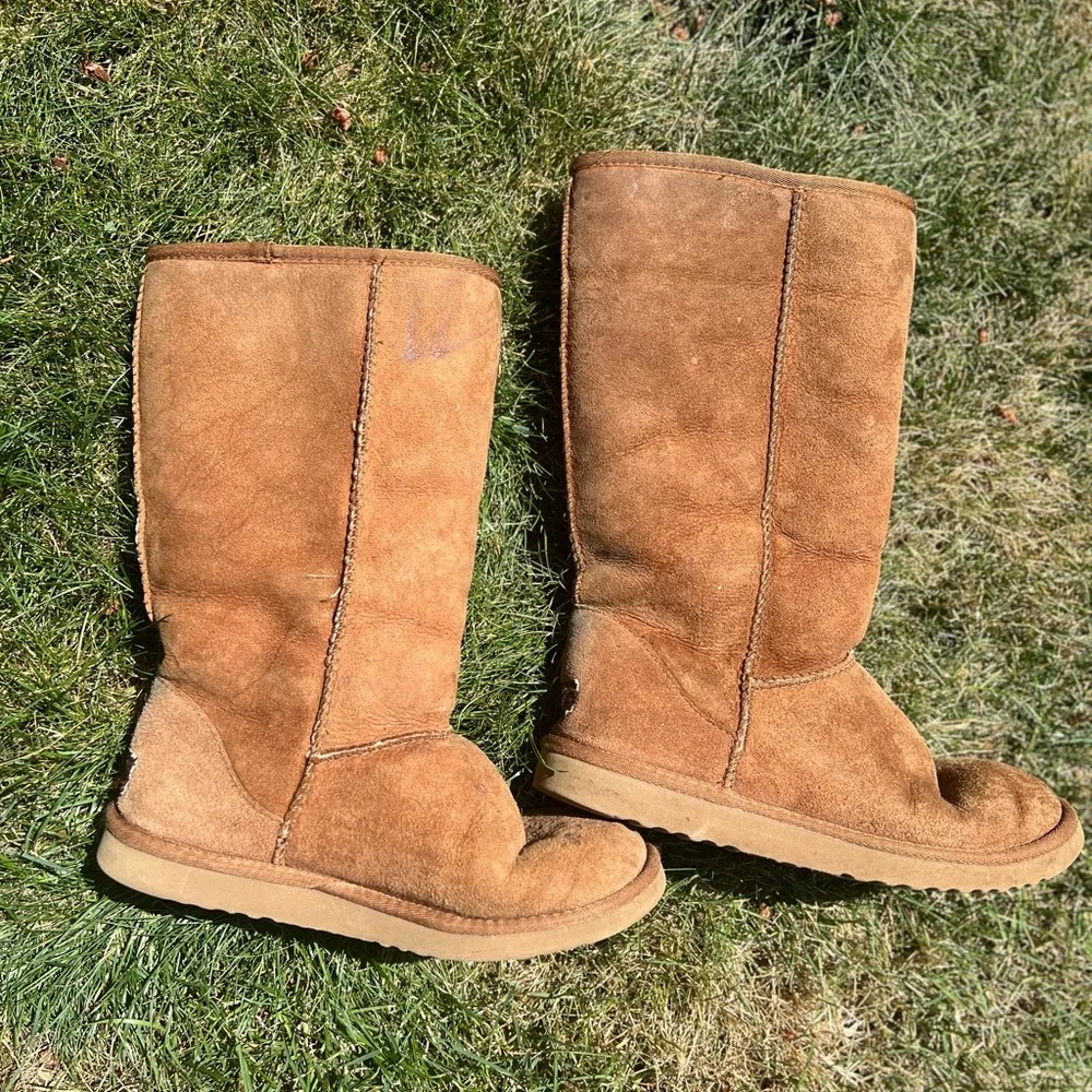 UGG Classic Tall II Boot in Chestnut Suede Sheepskin Women's Size 7